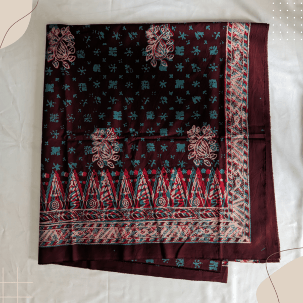 Batik Kerinci motif tikar dan daun sirih, tradisi lokal yang kuat. Tersedia di batikkerinci.com.