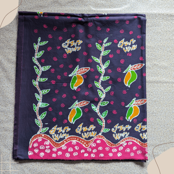 Batik Kerinci motif Buah Mangga dan aksara Incung, dengan pinggiran lengkung, tersedia di batikkerinci.com.