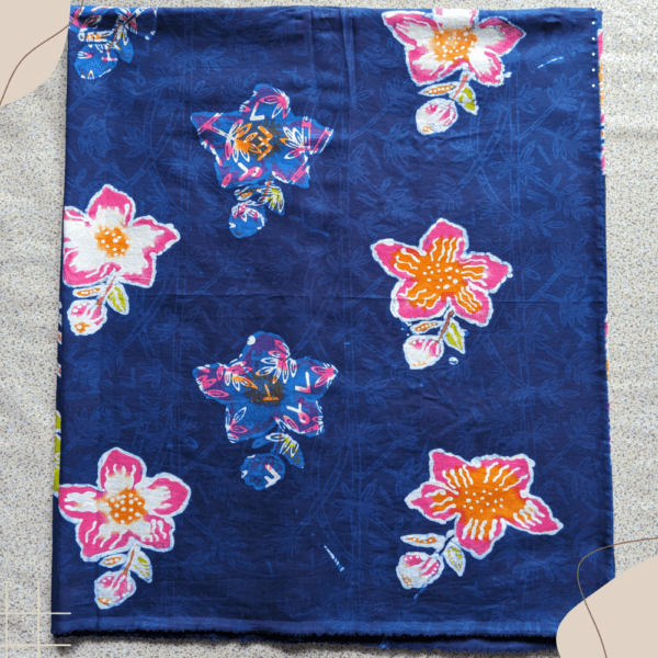 Batik Kerinci motif Bunga Teratai dengan bayangan pohon bambu, mencerminkan harmoni alam, tersedia di batikkerinci.com.
