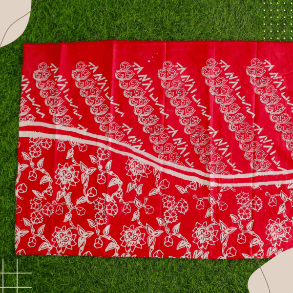 Batik Kerinci motif bunga dengan pinggir aksara Incung Itik Pulang Petang, indah dan bermakna. Cek koleksinya di batikkerinci.com.