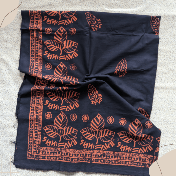 Batik Kerinci motif Daun Sirih dan Bunga Tabur, dengan aksara Incung dan bis motif gergaji, tersedia di batikkerinci.com.