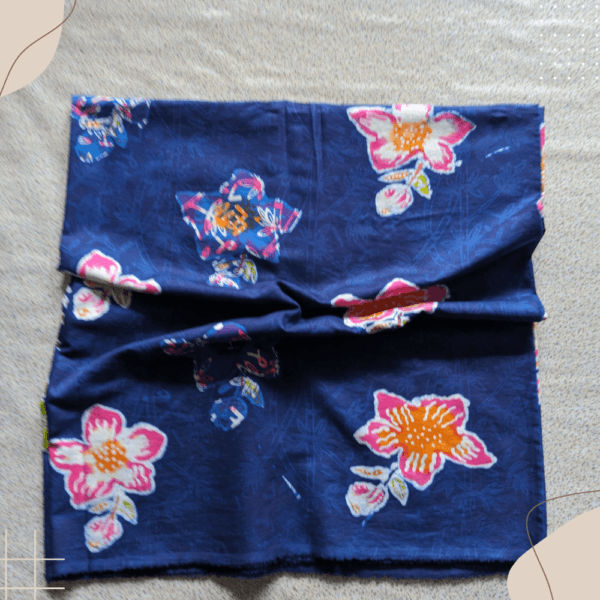Batik Kerinci motif Bunga Teratai dengan bayangan pohon bambu, mencerminkan harmoni alam, tersedia di batikkerinci.com.