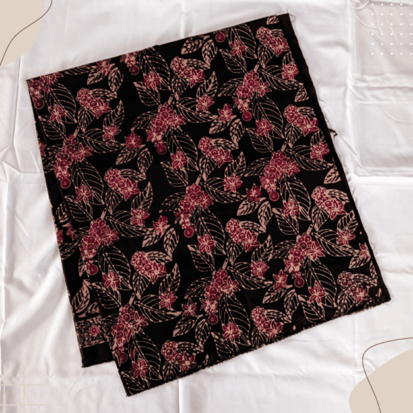 Batik Kerinci motif buah kopi dan daun dengan bis Megalitik, keseimbangan budaya dan alam. batikkerinci.com