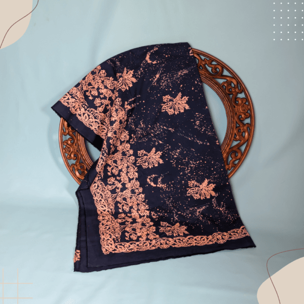 Batik Kerinci motif bercak kopi dengan pinggiran batang beringin dan bis ukiran, eksotis dan berkelas. Tersedia di batikkerinci.com.